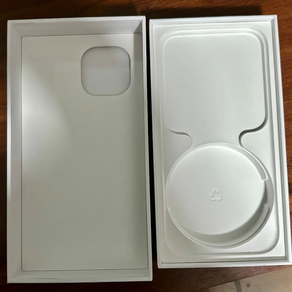iPhone 15 Box